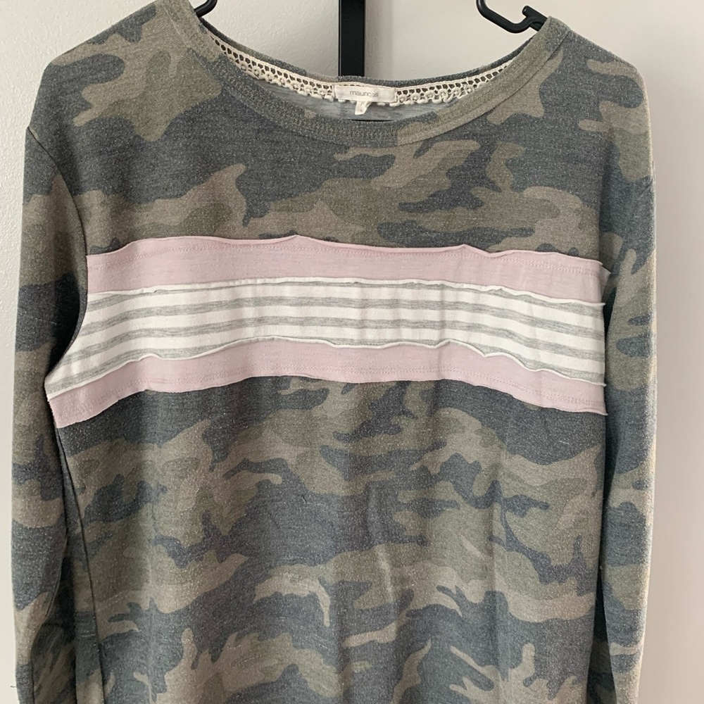 Maurice’s Camo Crew Neck - Picture 4 of 14